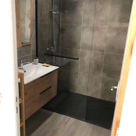 Apartment Avec Jardin Privatif *