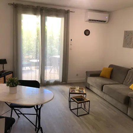 Apartment Avec Jardin Privatif Greoux-les-Bains